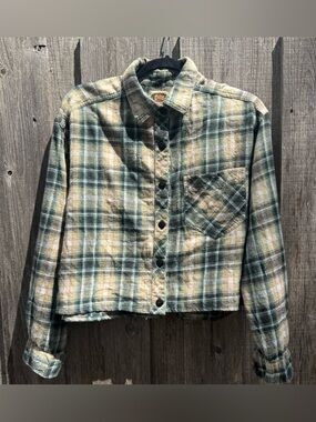 Urban Outfitters Green and Tan Plaid Cropped Flannel Jacket